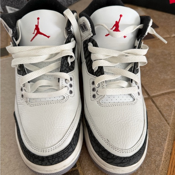 Jordan’s White and Black Sneakers with Red Accents - Picture 6 of 6